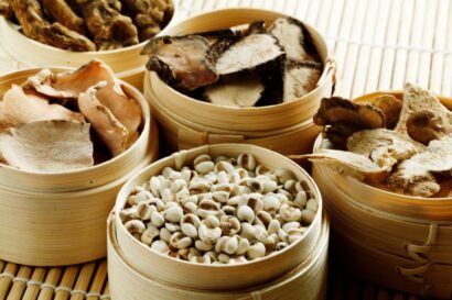 Hoàng kỳ khô là dược liệu quý được sử dụng trong y học cổ truyền phương Đông
